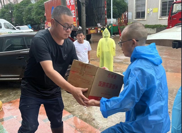 沅陵产业开发区：同舟共济担风雨，爱心汇聚五强溪